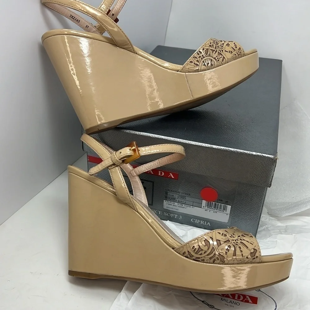 Prada Sz 37 Nude Cream Beige Patent Leather Wedge Sandals w/Original Box - Picture 12 of 12
